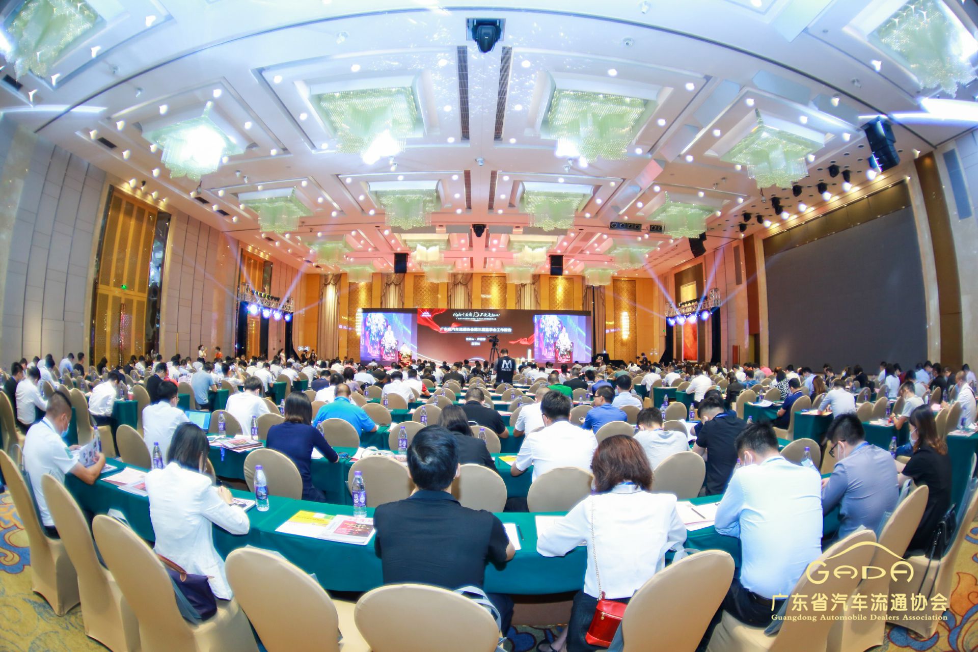 喜报丨开云线上官网-开云(中国)“包揽”省汽车流通行业颁奖礼53项大奖(图1)